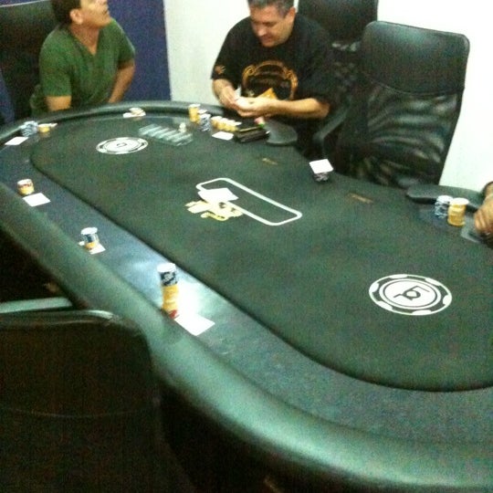 Foto tirada no(a) LOL Clube &amp; Bar - Poker por Valter J. em 12/5/2012