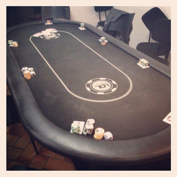 Foto tirada no(a) LOL Clube &amp; Bar - Poker por Valter J. em 7/17/2013