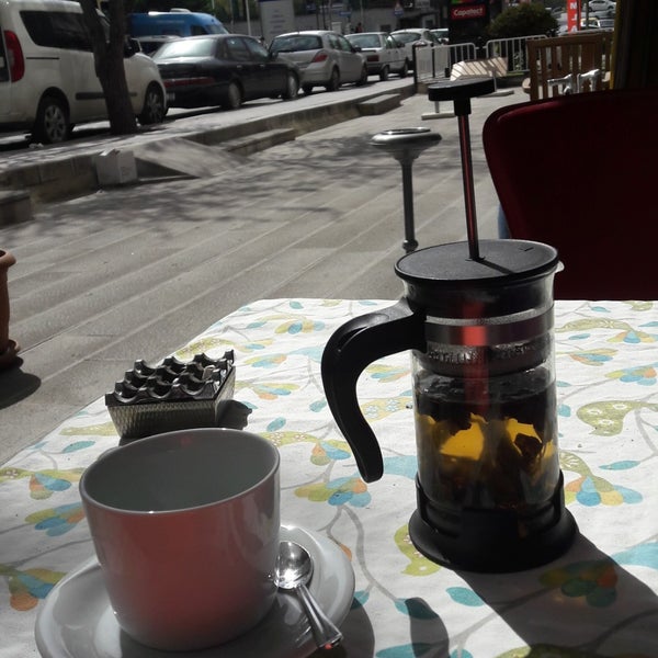 4/12/2018 tarihinde Zeyneb P.ziyaretçi tarafından Cafe Az Şekerli'de çekilen fotoğraf