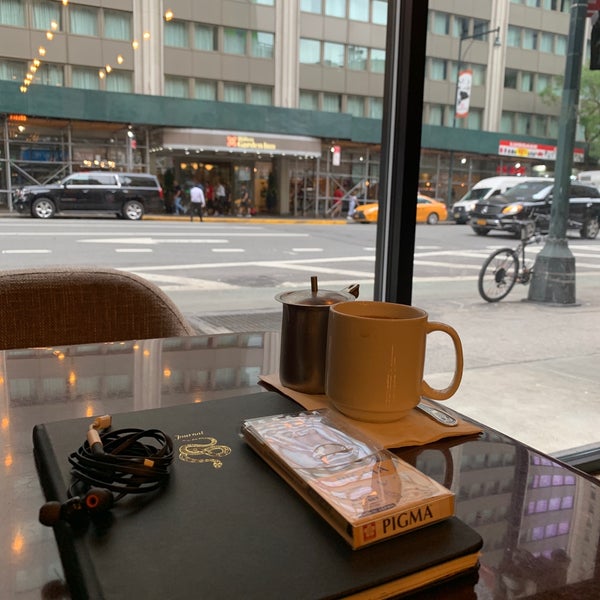 Foto tirada no(a) Times Square Diner por Roy em 7/18/2019