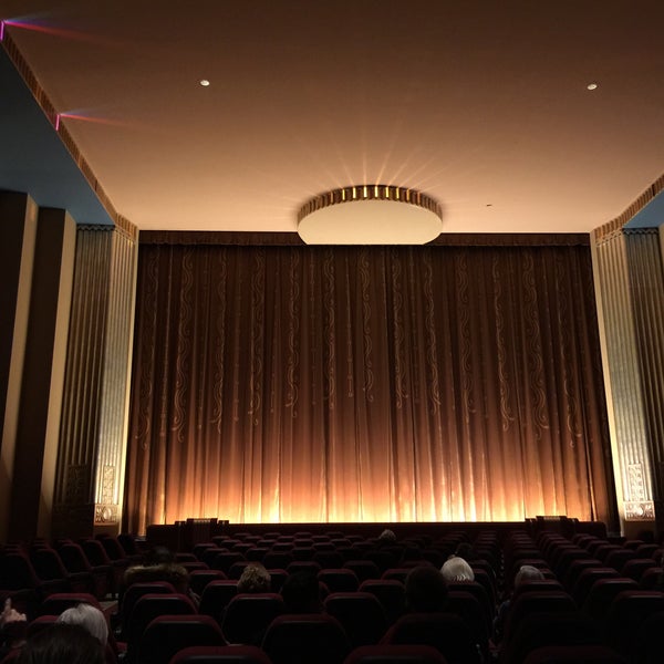 Foto tirada no(a) The Senator Theatre por Tim D. em 2/1/2015