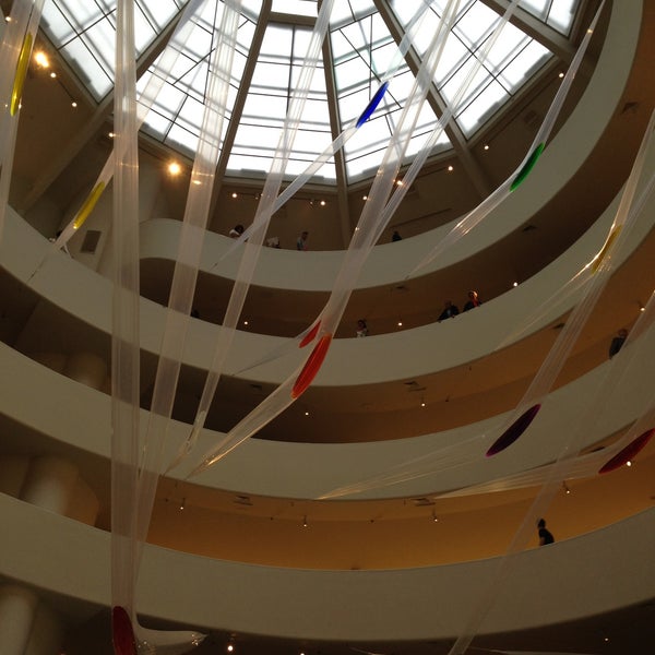 4/29/2013 tarihinde Mcheblakziyaretçi tarafından Solomon R Guggenheim Museum'de çekilen fotoğraf