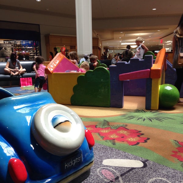 Foto scattata a Melbourne Square Mall da Jitra il 9/7/2015