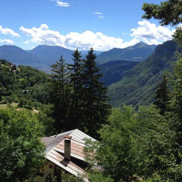 Foto diambil di Alp &amp; Wellness Sport Hotel Panorama oleh Aleo P. pada 6/30/2014