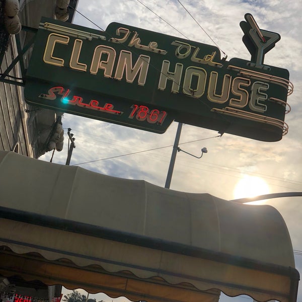 Photo taken at The Old Clam House by Daniel G. on 11/25/2017