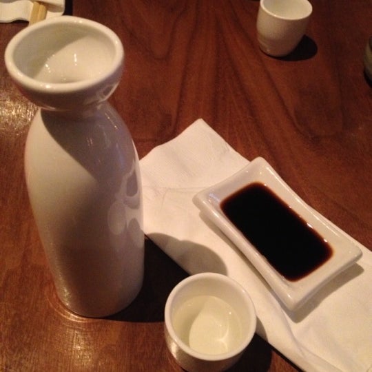 Foto tirada no(a) Koda Sushi &amp; Sake por Arthur P. em 12/2/2012