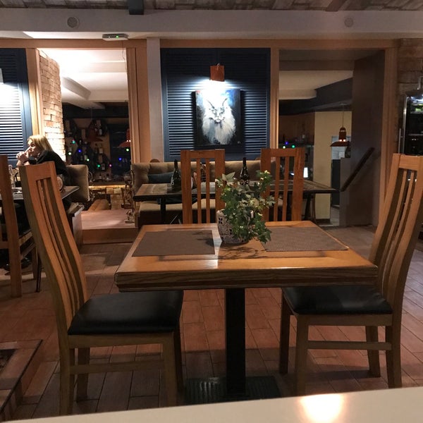 Photo taken at Rocka Rabbit restaurant &amp; bar by Anna S. on 3/29/2018