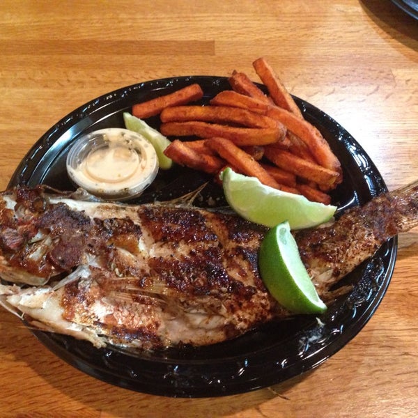 Foto diambil di Captain Jim&#39;s Seafood oleh JEFFREY A. pada 3/4/2014