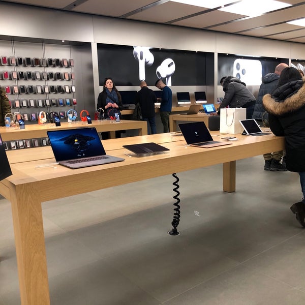 Apple Carrefour Laval Chomedey'de Elektronik Mağazası'da fotoğraflar