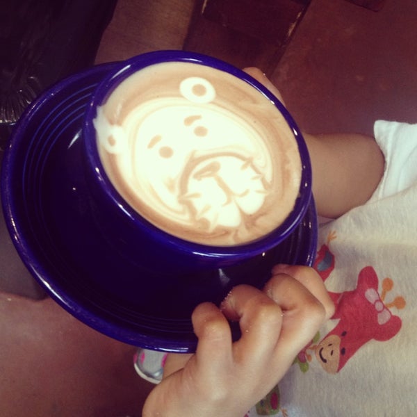 8/17/2013 tarihinde Rocio S.ziyaretçi tarafından Zocalo Coffeehouse'de çekilen fotoğraf