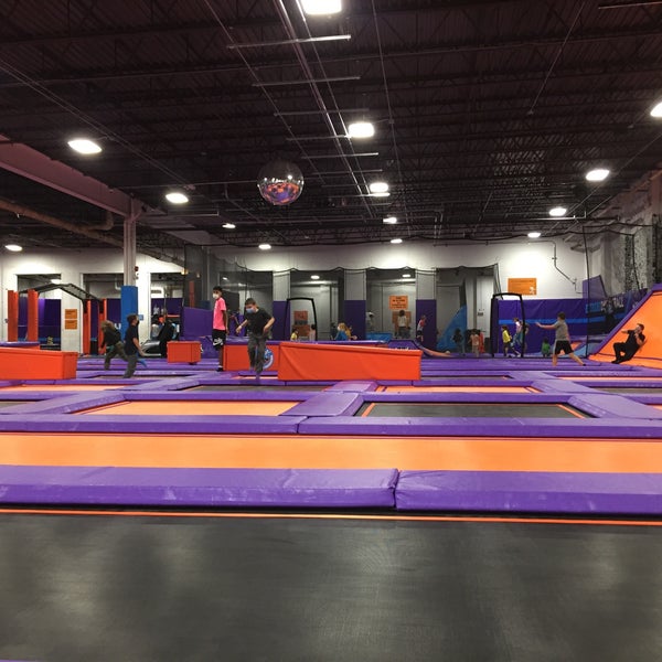 Photo taken at Altitude Trampoline Park by Meela P. on 10/22/2021