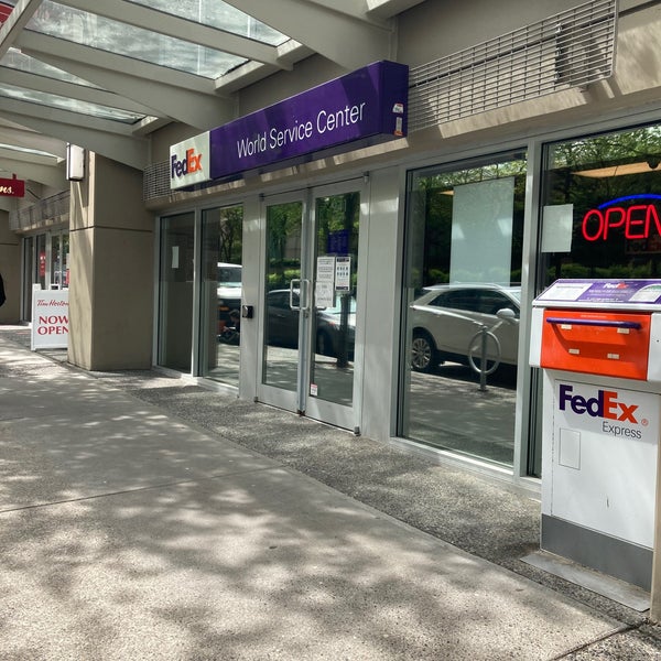 FedEx Downtown Vancouver 116 ziyaretçidan 1 tavsiye