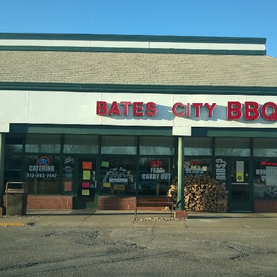 Foto tirada no(a) Bates City Bar-B-Que por Dale R. em 3/13/2014