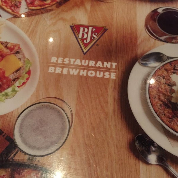 Photo taken at BJ&#39;s Restaurant &amp; Brewhouse by Brian W. on 2/21/2016