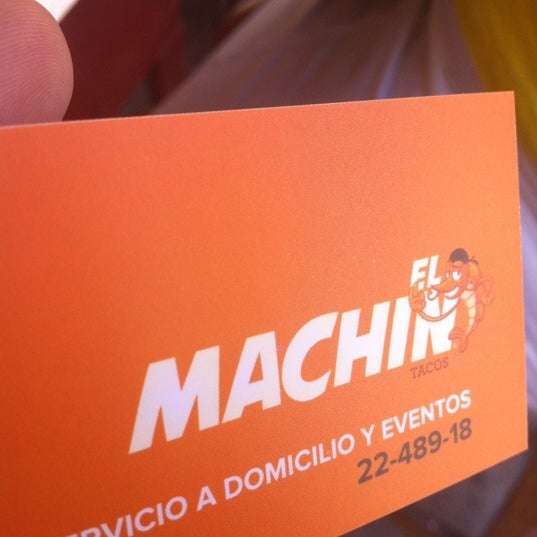 Foto scattata a Tacos de camarón El Machín da Karlisha V. il 12/9/2012
