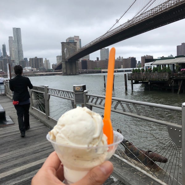 5/27/2018 tarihinde Sarah L.ziyaretçi tarafından Brooklyn Ice Cream Factory'de çekilen fotoğraf