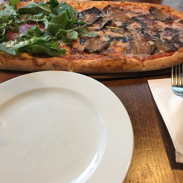 Foto scattata a Metre Pizza da Yusuf O. il 3/12/2019