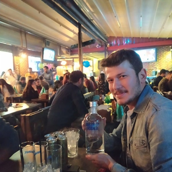 Foto tomada en Olympos Cafe &amp; Bar  por Yusuf B. el 12/31/2019