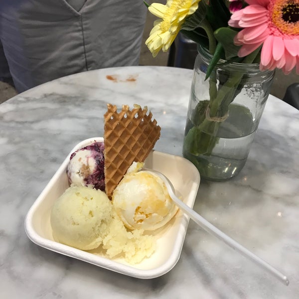 Das Foto wurde bei Jeni&#39;s Splendid Ice Creams von Jamie W. am 10/15/2017 aufgenommen