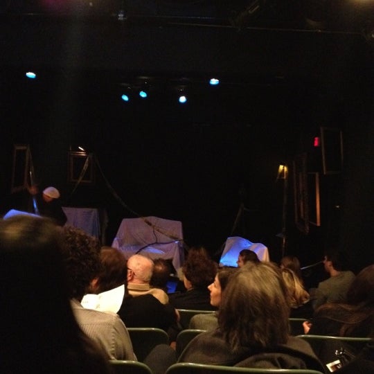 Photo prise au The New Theater at 45th Street par Laurent D. le11/17/2012