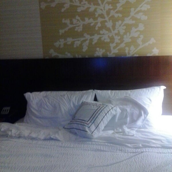 12/8/2013 tarihinde Charissa G.ziyaretçi tarafından Fairfield Inn &amp; Suites by Marriott Tustin Orange County'de çekilen fotoğraf