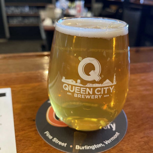 Снимок сделан в Queen City Brewery пользователем Jennifer D. 2/14/2022