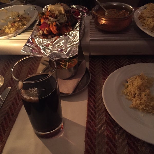 Das Foto wurde bei Royal India Restaurant von Eng. Sul6an am 10/14/2015 aufgenommen