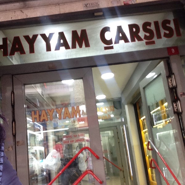 Das Foto wurde bei Hayyam Pasajı von Merve Ç. am 2/6/2018 aufgenommen