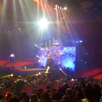 Photo taken at Cirque Phénix by Walfroy S. on 11/18/2012