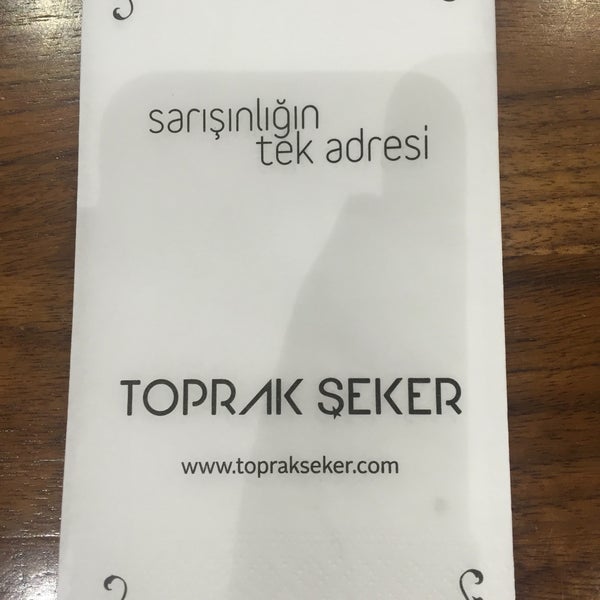 Das Foto wurde bei Toprak Şeker Kuaför von Tuğçe D. am 7/2/2016 aufgenommen