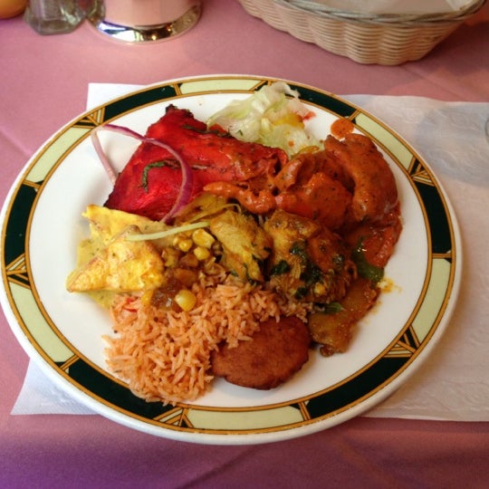 10/4/2012 tarihinde Oğuz D.ziyaretçi tarafından Jaipur Royal Indian Cuisine'de çekilen fotoğraf