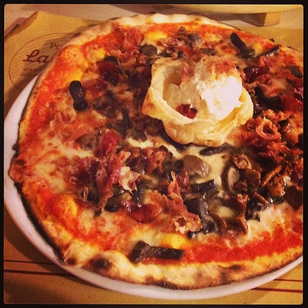 Photo taken at Pizzeria La Pace by Simonetta M. on 10/13/2013
