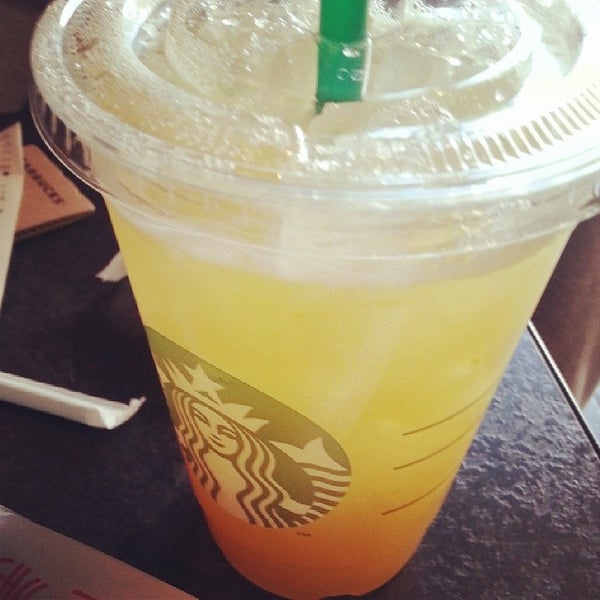 Das Foto wurde bei Starbucks von Mi Jung K. am 4/6/2014 aufgenommen