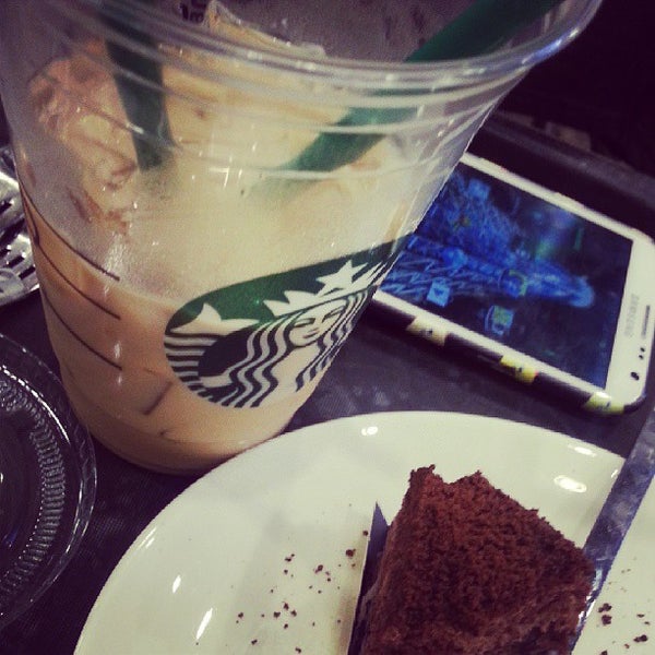 9/3/2013 tarihinde Mi Jung K.ziyaretçi tarafından Starbucks'de çekilen fotoğraf