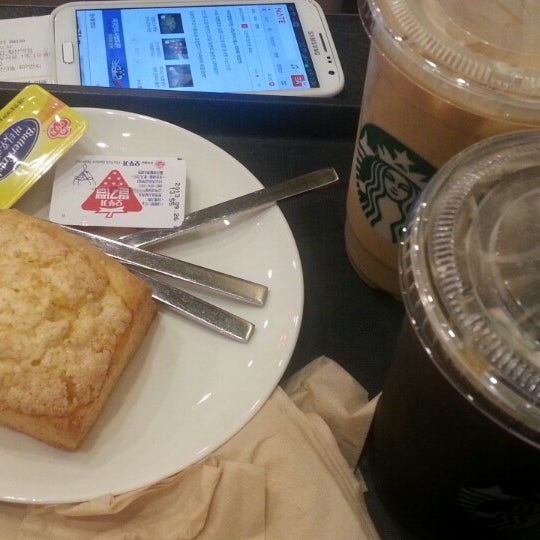 รูปภาพถ่ายที่ Starbucks โดย Mi Jung K. เมื่อ 7/19/2013