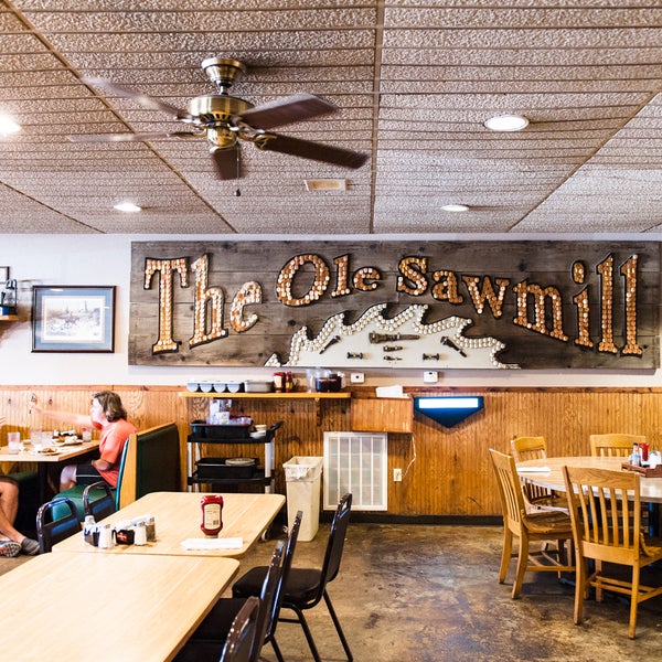 Foto scattata a Ole Sawmill Cafe da Ole Sawmill Cafe il 8/3/2017