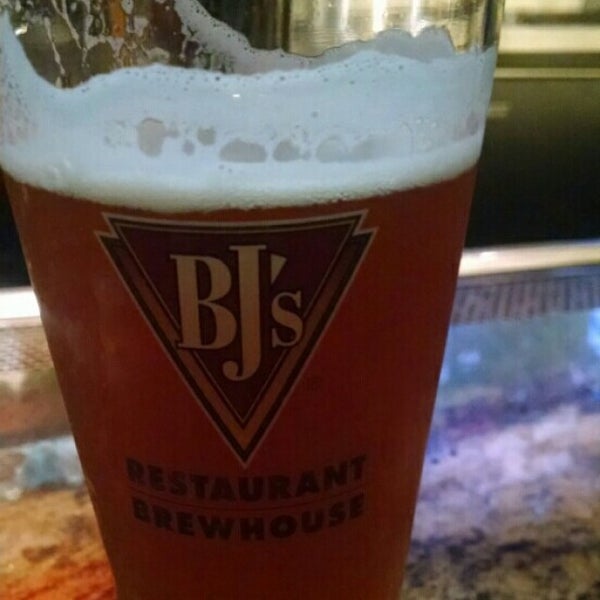Photo taken at BJ&#39;s Restaurant &amp; Brewhouse by David B. on 11/11/2015