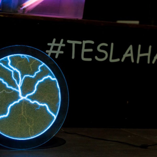 รูปภาพถ่ายที่ Tesla Hall โดย Tesla Hall เมื่อ 4/11/2016
