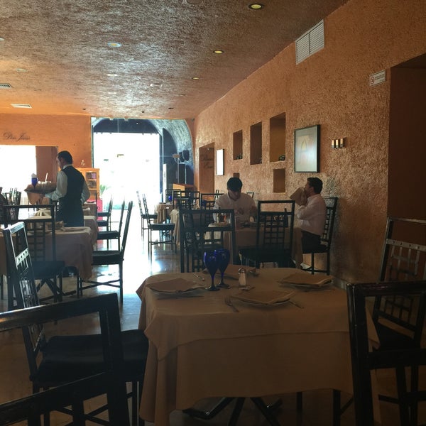 Photo taken at Santa Fe Restaurante by Gustavo T. on 5/15/2015
