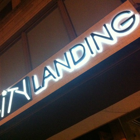 Foto tirada no(a) City Landing por James S. em 11/23/2012
