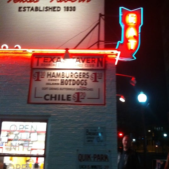รูปภาพถ่ายที่ Texas Tavern โดย Casey G. เมื่อ 3/23/2013