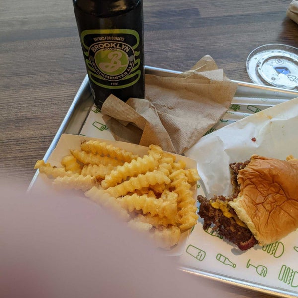 Photo taken at Shake Shack by Vince A. on 5/9/2022