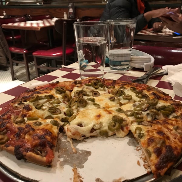 Photo taken at Giordano&#39;s by Laurassein on 12/2/2017