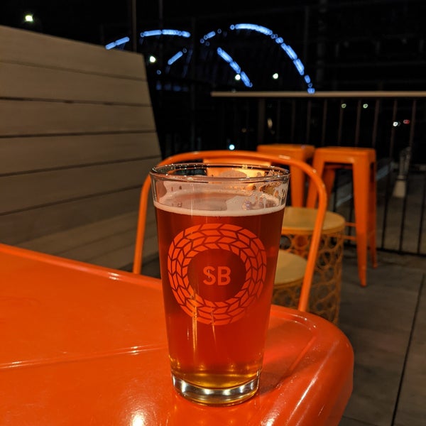 Foto tomada en Spiral Brewery  por Sondra K. el 4/3/2021