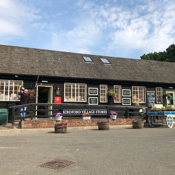 Village магазины. Показать billingshurst в великобритании. village store. ollie`s last pub. browns village stores.