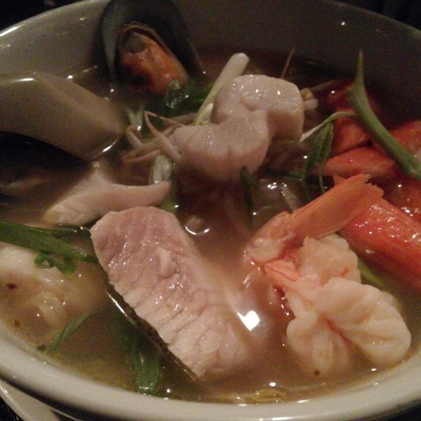 Foto scattata a Tokyo Sushi Restaurant da Andy N. il 10/18/2013