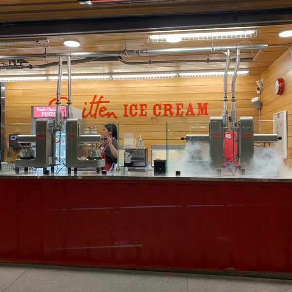 3/25/2019 tarihinde Ali R.ziyaretçi tarafından Smitten Ice Cream'de çekilen fotoğraf