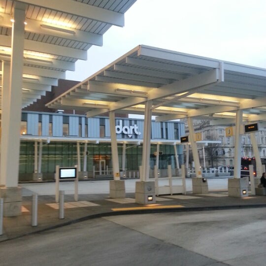 Foto tirada no(a) DART Central Station por James F. em 12/17/2012