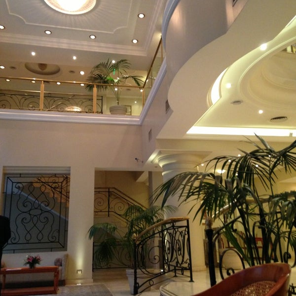 รูปภาพถ่ายที่ Intersur Recoleta Hotel โดย Vanessa B. เมื่อ 9/13/2013