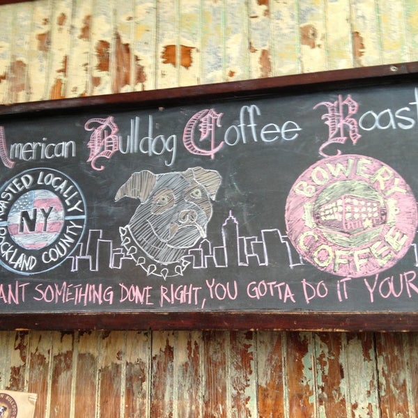 Снимок сделан в Bowery Coffee пользователем Keshav L. 4/13/2013